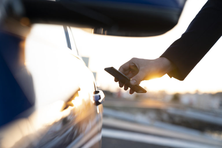 BMW Digital Key Apple CarKey iOS 13.4