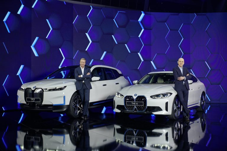 2022 BMW i4 and iX