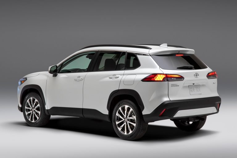 Toyota Corolla Cross Hybrid Should Launch Next Year for 2023
