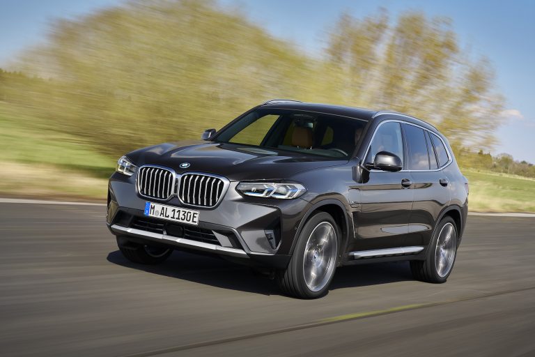 BMW X3 and X4 Get 2022 Refresh Including New Tech, 48V Hybrid
