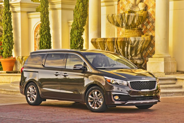 Kia Recalling 90,000 Sedona Minivans for Backwards Turn Signals