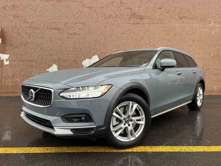2022 Volvo V90 Cross Country B6 Review: Elite Wagon Transportation