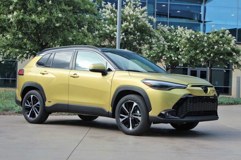 2023 Toyota Corolla Cross Hybrid Combines Power and Efficiency