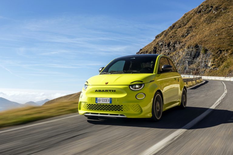 Fiat Unveils the Abarth 500e with 153 horsepower and Faster Charging
