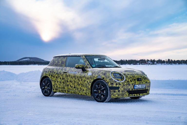 The New MINI Cooper EV will Have 215 Horsepower and 386 Kilometers of Range