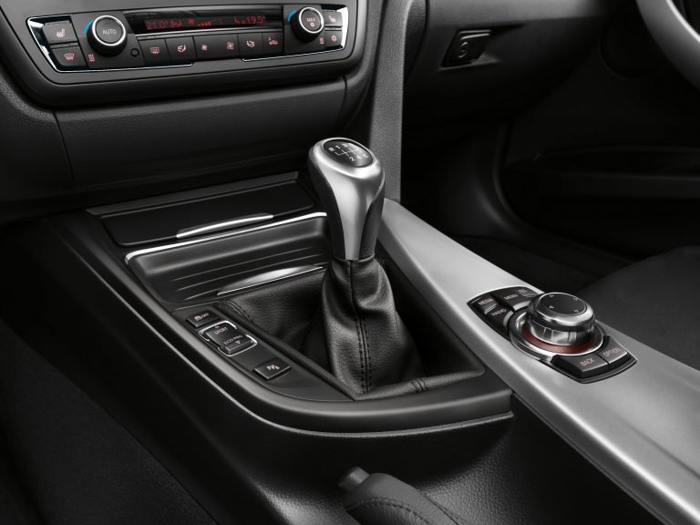 Six-Cylinder BMW Z4 Getting Stick Shift in North America