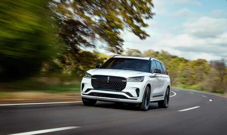 2025 Lincoln Aviator Gets New Grille, New Tech, Standard BlueCruise