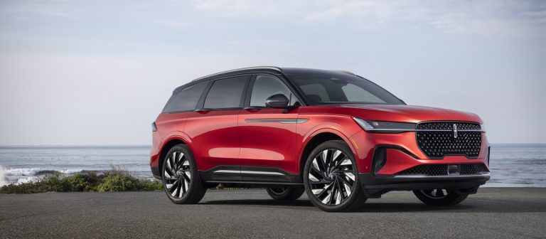Lincoln Unveils Redesigned 2024 Nautilus SUV with Huge Infotainment Screen, Hybrid Option