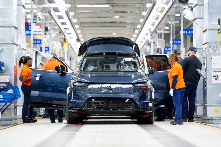 2025 Volvo EX90 Will Ship With Some Software Features Missing
