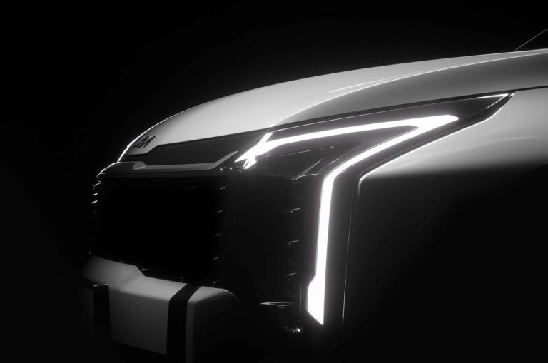 Kia Teases Sportage Facelift with New Design, Likely Debut at LA Motor Show