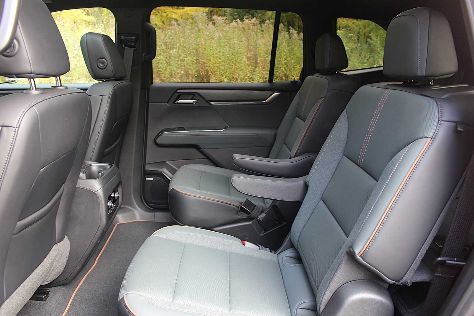 2024 GMC Acadia AT4