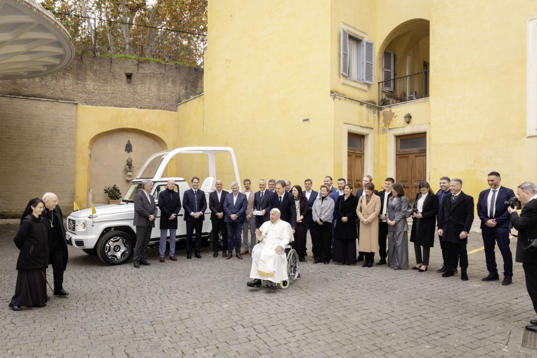 Mercedes-Benz Delivers First Electric Popemobile to Vatican - Motor ...