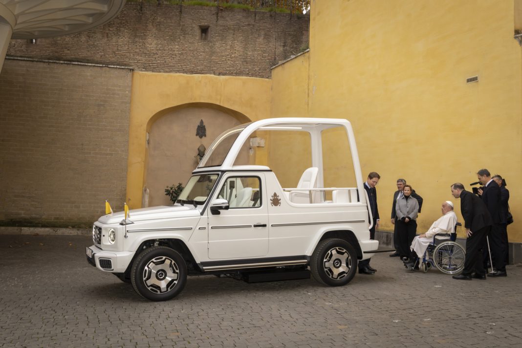Mercedes-Benz Delivers First Electric Popemobile to Vatican - Motor ...