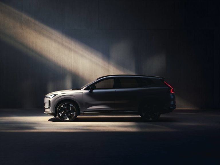 Volvo Reveals XC70 PHEV for China; Will Consider Other Markets