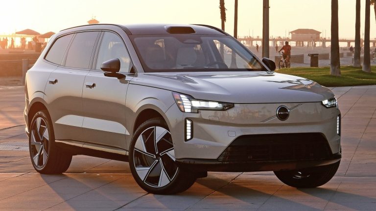 Volvo to Record $1.2 Billion Charge Tied to U.S. Tariffs, EX90 Delays