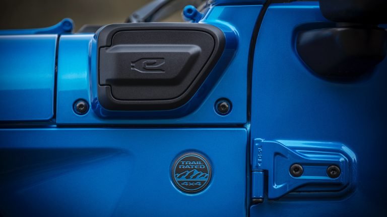 Jeep Removes Wrangler and Grand Cherokee 4xe Hybrids from U.S. Website