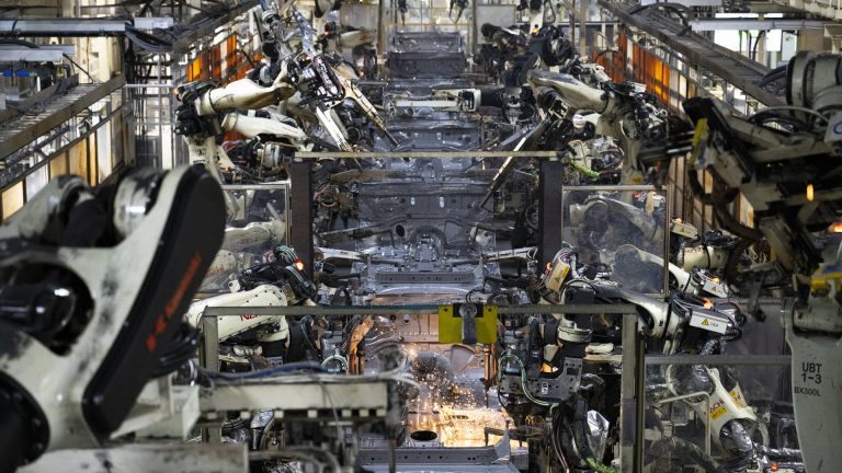 Canada Prepares Auto Tariff Contingency as U.S. Trade Talks Loom