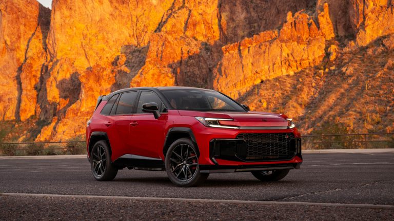 YouTube and Editorial Reviews Shape SUV Answers in AI Search