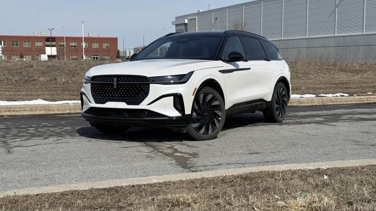 Lincoln Nautilus Hybrid to Return to Canada, Likely Thanks to China Deal on Electrified Vehicles