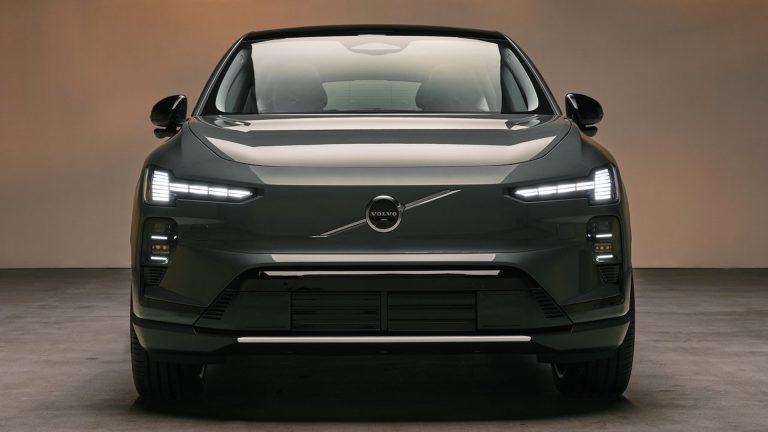 Volvo Plans Flagship Three-Row Hybrid SUV for U.S. Production