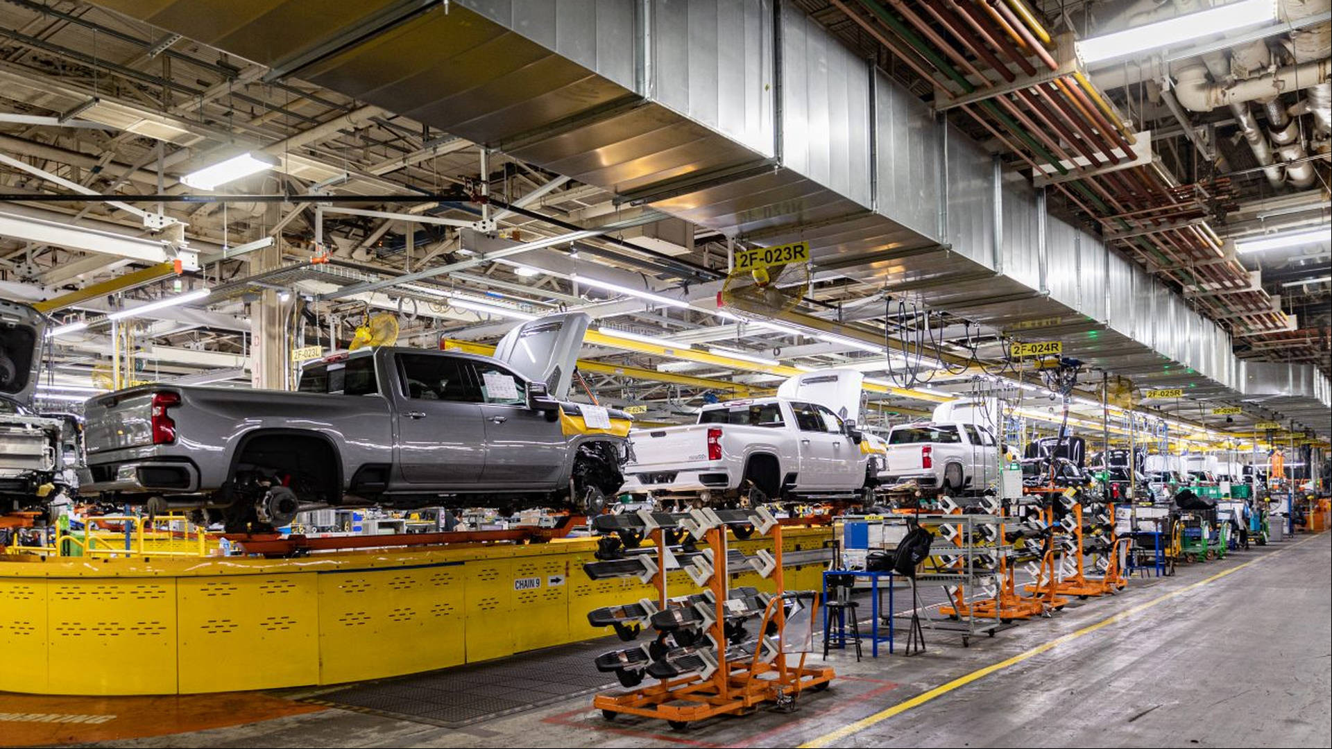 Chevrolet Silverado production in Oshawa, Ontario | Photo: General Motors